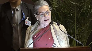 سونیا گاندھی نے انڈین میڈیکل ایسوسی ایشن اور ٹرینڈ نرسز ایسوسی ایشن آف انڈیا کے نام کیا اندرا گاندھی امن انعام