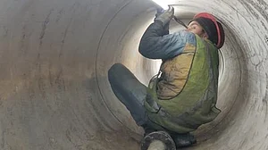 اترکاشی ٹنل حادثہ: بچاؤ مہم میں اگلے دو گھنٹے کافی اہم، محض 2 پائپ ٹنل میں ڈالنا باقی