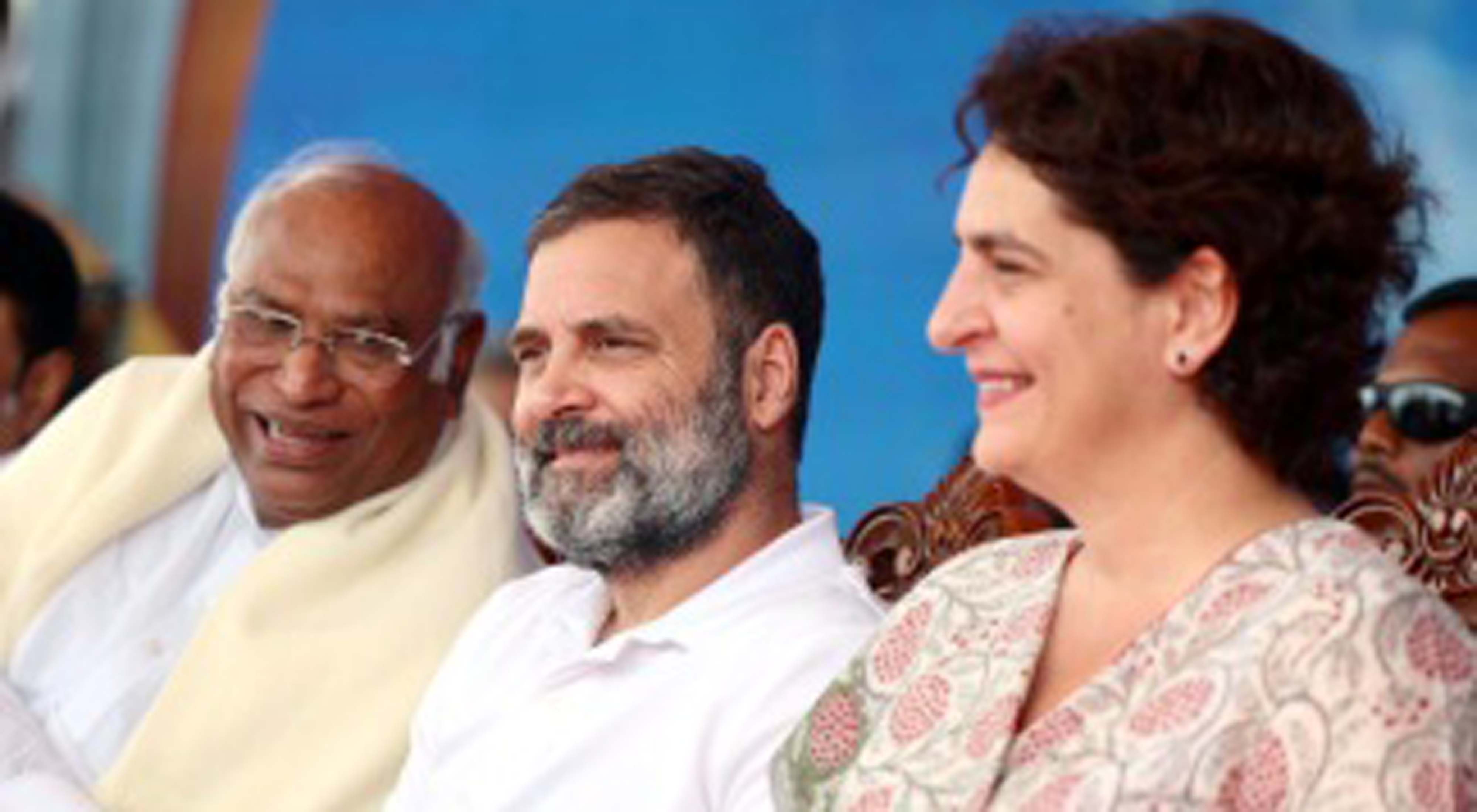 <div class="paragraphs"><p>کھڑگے، راہل، پرینکا / آئی اے این ایس</p></div>