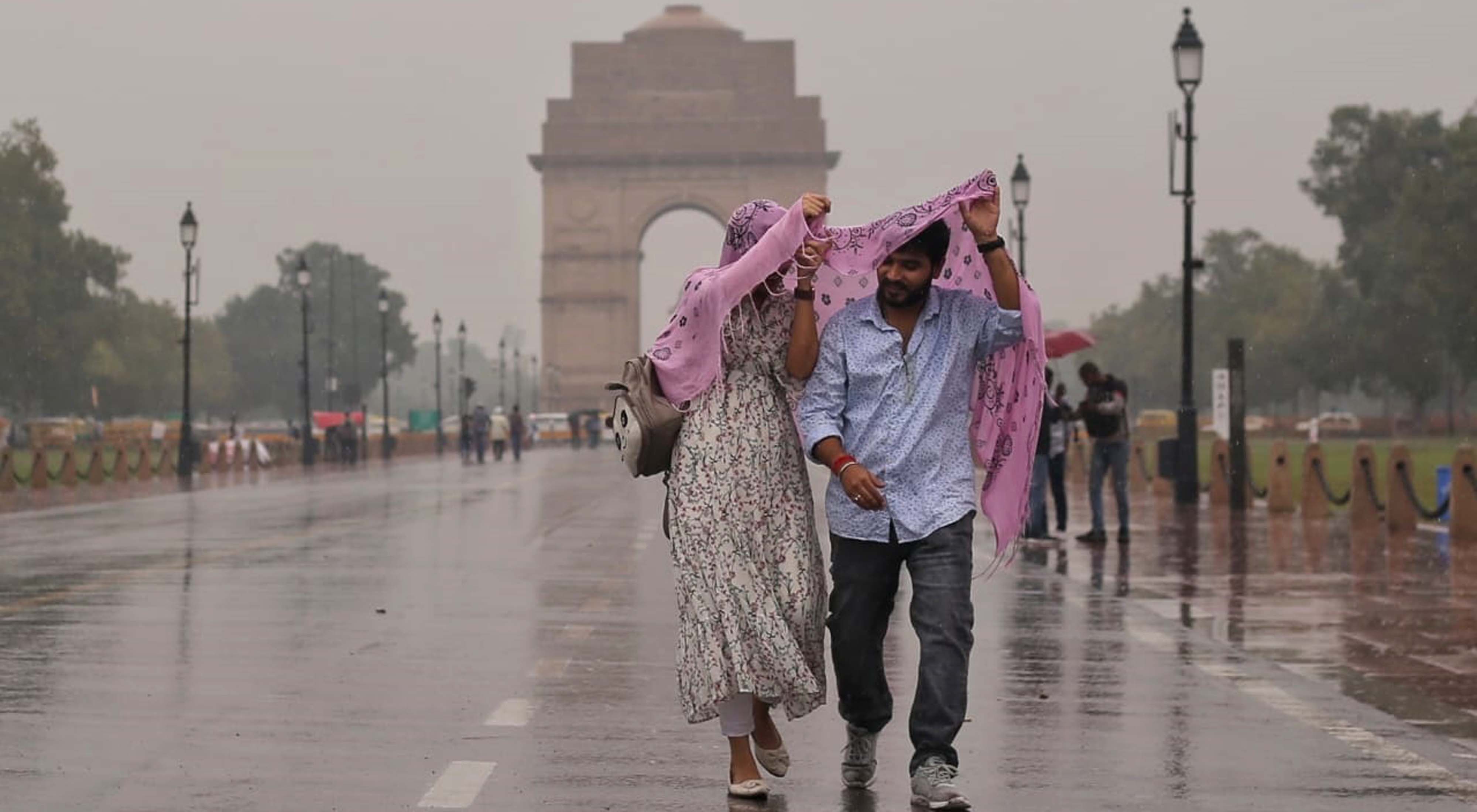 <div class="paragraphs"><p>دہلی میں بارش (فائل) / قومی آواز / وپن</p></div>