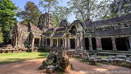 انگکور واٹ سے بڑے پیمانے پر بے دخلی،یونیسکو کے رویے پر تنقید