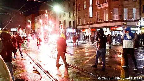 آئرلینڈ: ڈبلن میں مشتبہ چاقو حملے کے بعد فسادات