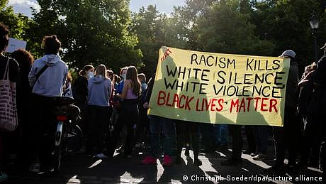 جرمنی میں نسل پرستی اور تفریق آمیز سلوک کا سلسلہ جاری