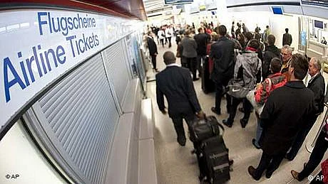 فضائی سفر مزید مہنگا، ٹکٹ کی قیمتیں آسمان سے باتیں کرنے لگیں