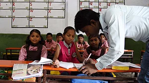 یوپی: بچہ اسکول نہیں آیا تو ٹیچر پہنچ جائیں گے گھر، طلبا کی حاضری بڑھانے پر زور