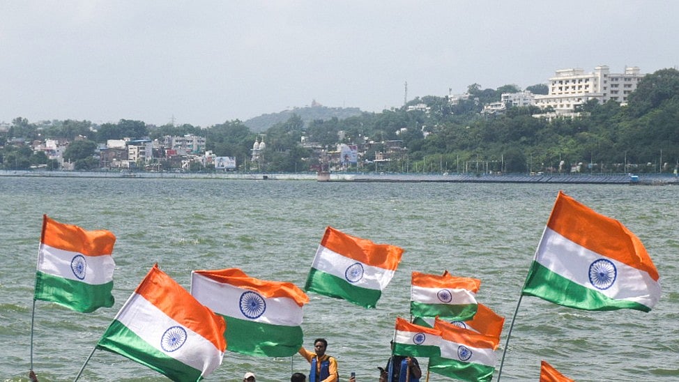 جو تشدد کی بات کرتے ہیں وہ انسانیت کے دشمن ہیں : سوامی شری رگھوویدرا داس جی