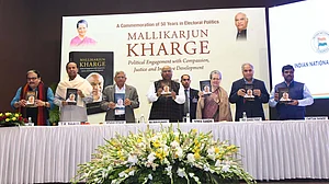 ملکارجن کھڑگے 50 سال کی سیاسی زندگی کے دوران بلند و بالا ہوتے چلے گئے: سونیا گاندھی