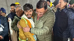 ہمت اور حوصلے کے ساتھ مزدوروں نے اپنی بقا کی امید کو برقرار رکھا