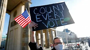 دنیا بھر میں جمہوریت 'مشکل دور' سے گزر رہی ہے