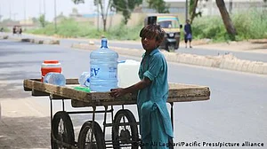 صاف پانی کی کمی سے جنوبی ایشیا میں تقریباﹰساڑھے تین ملین بچے متاثر
