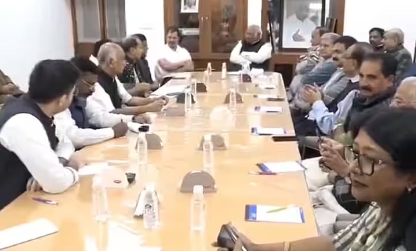 انڈیا اتحاد: دہلی میں لوک سبھا انتخاب کی اسٹریٹجی کے لیے ہوئی میٹنگ، کئی لیڈران کی شرکت