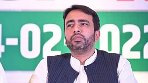 ’میں ان سب کو معطل کرتا ہوں...‘، جینت چودھری کا 78 ارکان پارلیمنٹ کی معطلی پردلچسپ طنز