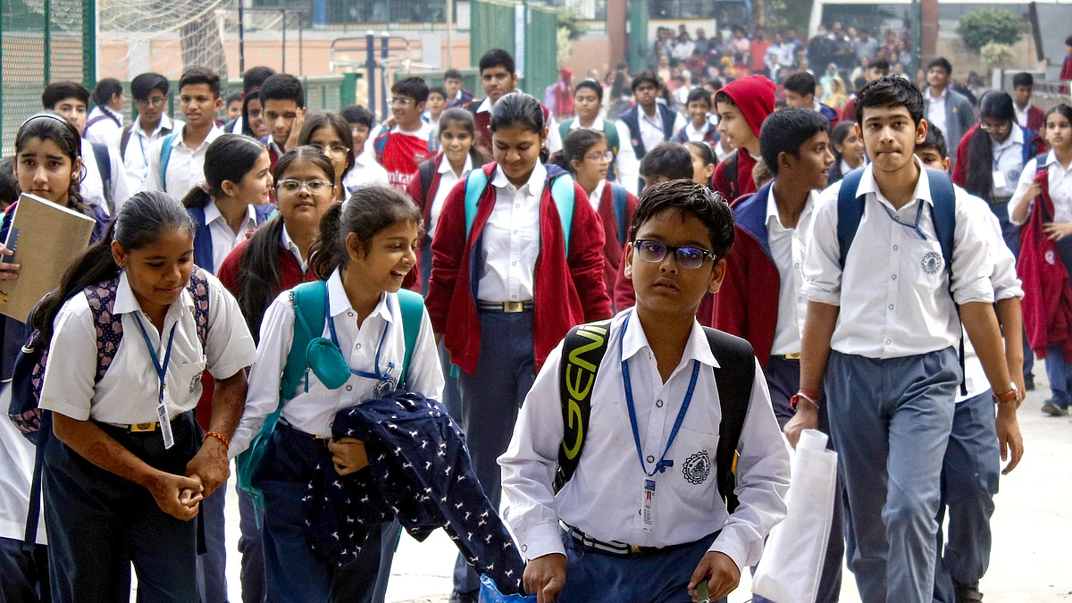 <div class="paragraphs"><p>اسکولی طلبا / آئی اے این ایس</p></div>