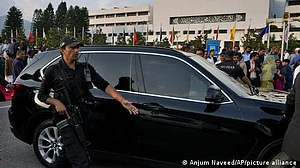 ججوں اور جرنیلوں کی مراعات کیوں ختم نہیں ہو سکتیں؟
