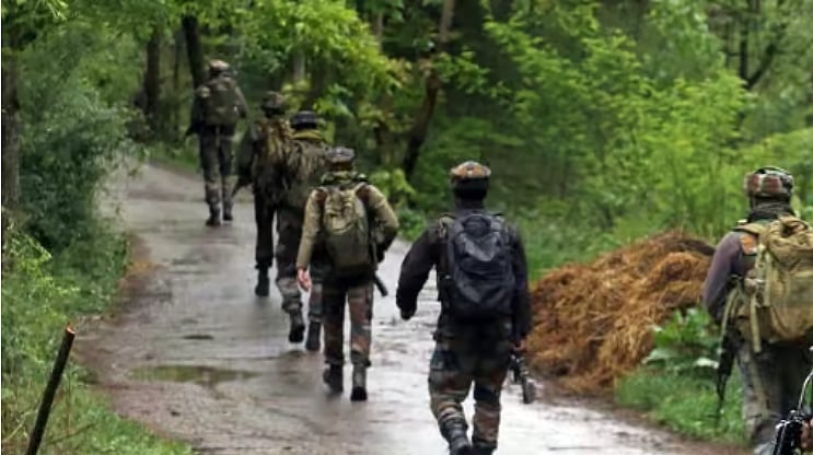 جموں و کشمیر: دہشت گردوں کی تلاشی مہم جاری، پونچھ اور راجوری میں موبائل انٹرنیٹ سروس معطل