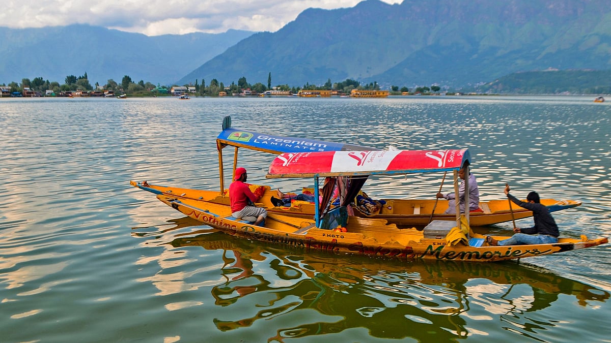 کشمیر کے بیشتر مقامات پر شبانہ درجہ حرارت میں بہتری، گلمرگ سرد ترین جگہ