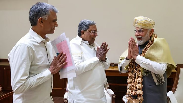 <div class="paragraphs"><p>پی ایم مودی سے ملاقات کرتے ہوئے کرناٹک کے وزیر اعلیٰ سدارمیا، تصویر سوشل میڈیا</p></div>