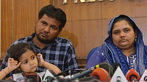 بلقیس بانو کیس: تمام 11 مجرموں نے دیر رات گودھرا جیل میں خودسپردگی کی