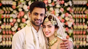 ثانیہ مرزا سے علیحدگی کی افواہوں کے درمیان شعیب ملک نے کی دوسری شادی، ثناء جاوید بنی شریک حیات