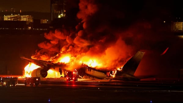 جاپان طیارہ حادثہ: ’بچنے کی امید نہیں تھی‘، جلتے طیارہ سے نکالے گئے مسافروں نے سنائی داستان