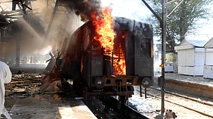 عدالت نے 2005 کے شرم جیوی ٹرین دھماکہ معاملہ میں دو ملزمان کو سزائے موت سنائی