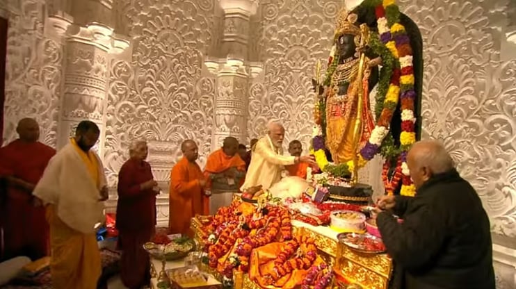 رام مندر میں ’پران پرتشٹھا‘ کے دوران پی ایم مودی، وزیر اعلیٰ یوگی اور آر ایس ایس چیف بھاگوت بنے ’یجمان‘