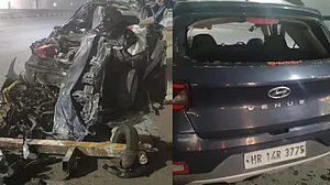 شدید دھند کے درمیان اندوہناک سڑک حادثہ، دہلی پولیس کے دو انسپکٹر جان بحق