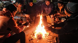 دہلی، یوپی اور راجستھان میں سردی اور دھند کا حملہ، کشمیر میں پینے کا پانی جم گیا