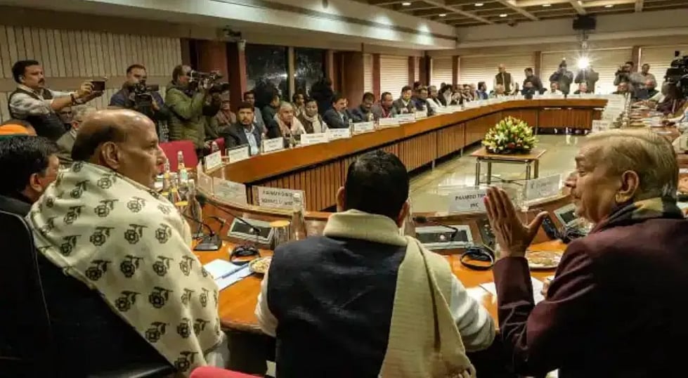 پارلیمنٹ کے سرمائی اجلاس سے قبل کل جماعتی میٹنگ میں اپوزیشن نے اٹھائے کئی اہم مسائل، بحث کا کیا مطالبہ