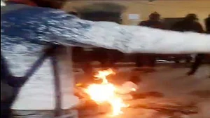 میرٹھ: ایس ڈی ایم کے دفتر کے باہر کسان کی خود سوزی کی کوشش، حالت نازک