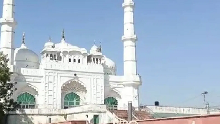 <div class="paragraphs"><p>ٹیلے والی مسجد</p></div>