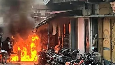 راجستھان: 2 طلبا میں چاقو بازی کے بعد تشدد برپا، کئی گاڑیاں نذر آتش، دفعہ 144 نافذ