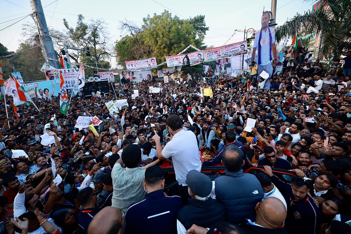 کسی کا چشمہ ٹوٹا، کسی کی چپل چھوٹ گئی، ’بھارت جوڑو نیائے یاترا‘ کے دوران راہل سے ملنے کا نوجوانوں میں زبردست جنون