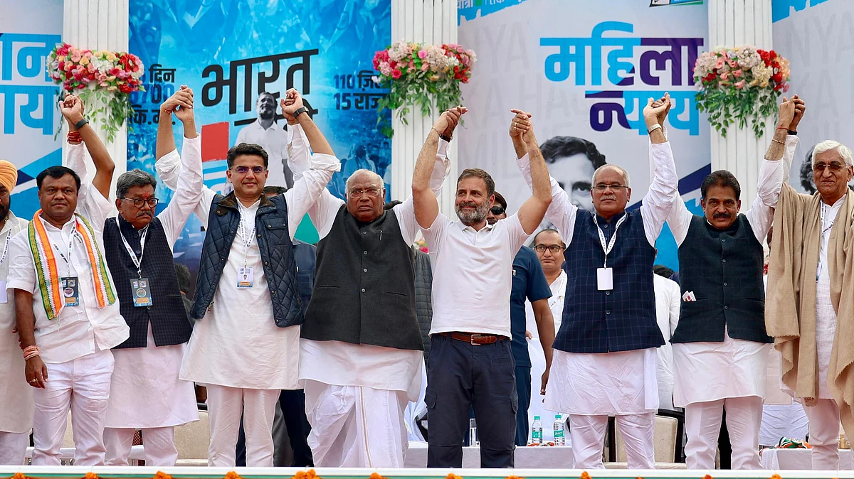 <div class="paragraphs"><p>کانگریس صدر ملکارجن کھڑگے، راہل گاندھی و دیگر پارٹی لیڈران</p></div>