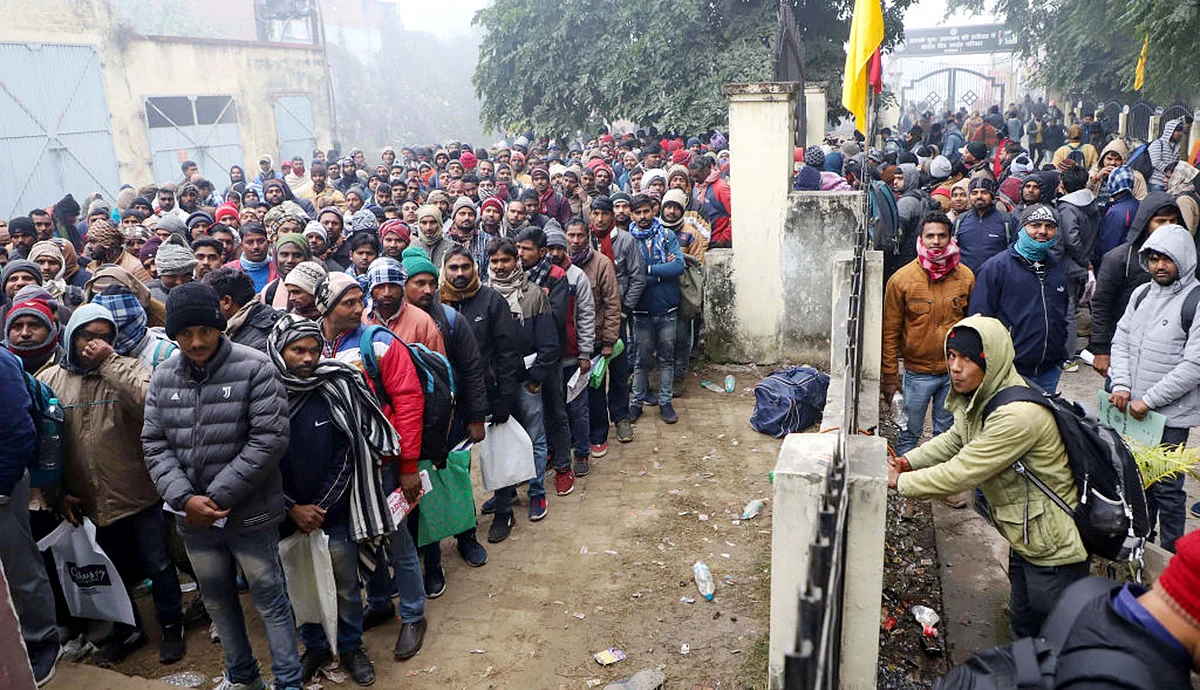 کھٹر صاحب، روزگار ہیں تو لوگ اسرائیل تک جانے کو بے چین کیوں ہیں؟