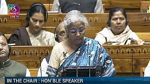 بجٹ 2024: نرملا سیتارمن نے پیش کیا عبوری بجٹ، جانیں اہم اعلانات اور حزب اختلاف کا ردعمل