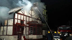 شیلانگ بار ایسوسی ایشن کی ایک صدی سے زیادہ پرانی عمارت جل کر خاکستر