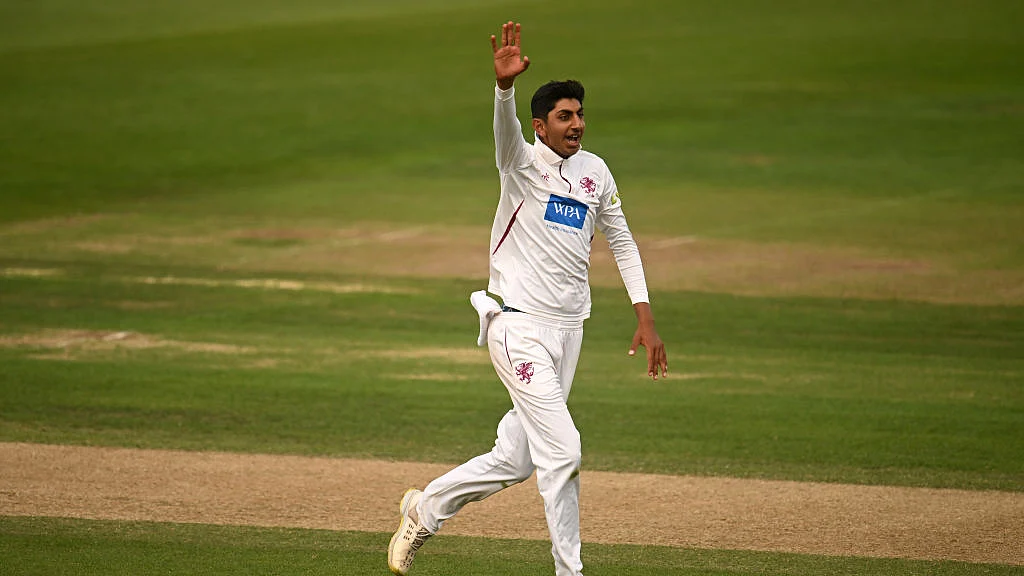 <div class="paragraphs"><p>انگلش کھلاڑی شعیب بشیر، تصویر <a href="https://twitter.com/cricbuzz">@cricbuzz</a></p></div>