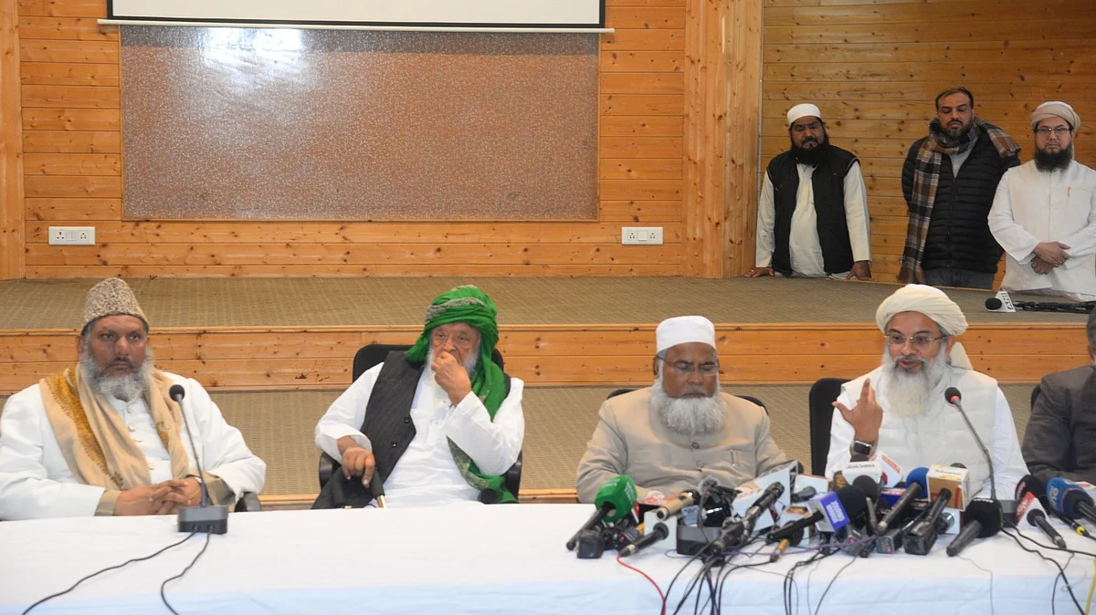 <div class="paragraphs"><p>مشترکہ پریس کانفرنس سے خطاب کرتے ہوئے مولانا محمود مدنی</p></div>