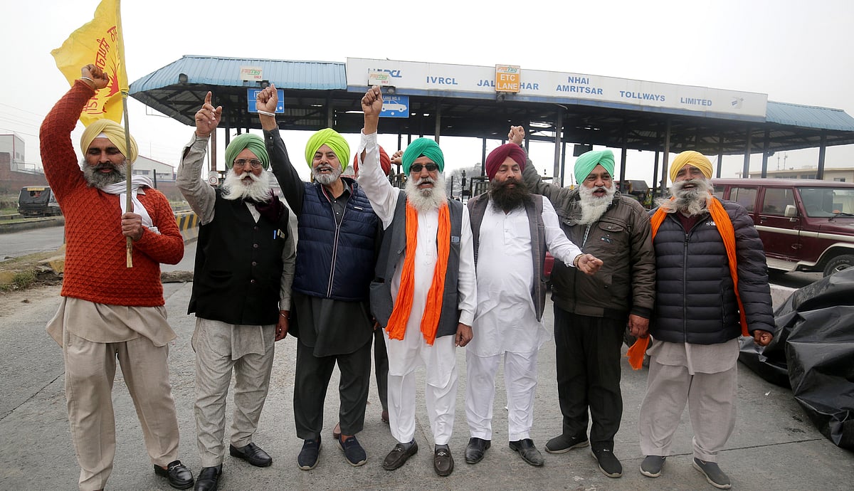 کسان تحریک: ’پرامن طریقہ سے دہلی جانے دیا جائے، حکومت خون کی پیاسی نہ بنے‘
