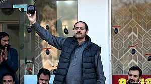 ’بینگن، بوتل اور چارپائی سے لڑو‘: الیکشن مہم سبوتاژ کا ایک انوکھا طریقہ