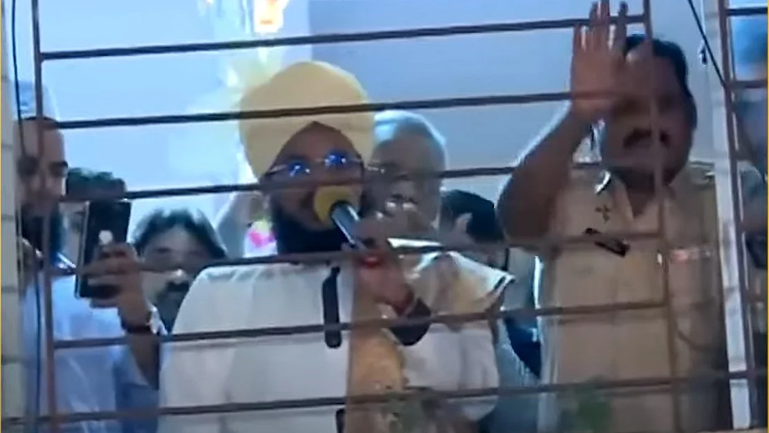 <div class="paragraphs"><p>ویڈیو کا اسکرین شاٹ</p></div>