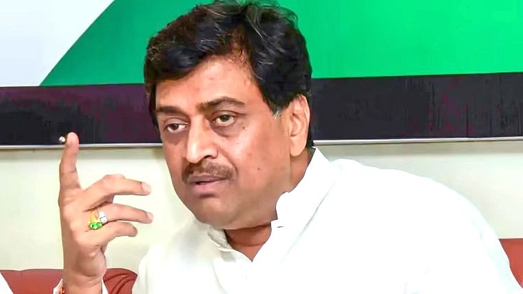 ڈر کے آگے جیت نہیں، اشوک چوہان کے لیے ہار ہے، کیونکہ ابھی بی جے پی کی ’واشنگ مشین‘ میں آدرش گھوٹالہ کے داغ دھلے نہیں