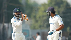 انگلینڈ کے خلاف تیسرے ٹیسٹ کے پہلے دن روہت-جڈیجہ کی سنچری اور سرفراز کی نصف سنچری سے ہندوستان کی پوزیشن مضبوط