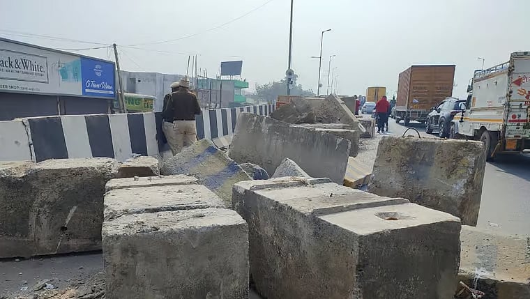 دہلی چلو مارچ: بارڈر اور انٹرنیٹ بند کرنے کے خلاف ہائی کورٹ میں عرضی داخل، آج ہوگی سماعت