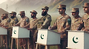 پاکستانی فوج جمہوریت ہی نہیں ملک کے اتحاد سے بھی کھلواڑ کر رہی ہے... عبید اللہ ناصر