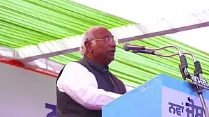 پنجاب میں کانگریس کنونشن: کھڑگے کا کسانوں کے ساتھ اظہارِ یکجہتی، کالے قوانین کی مخالفت