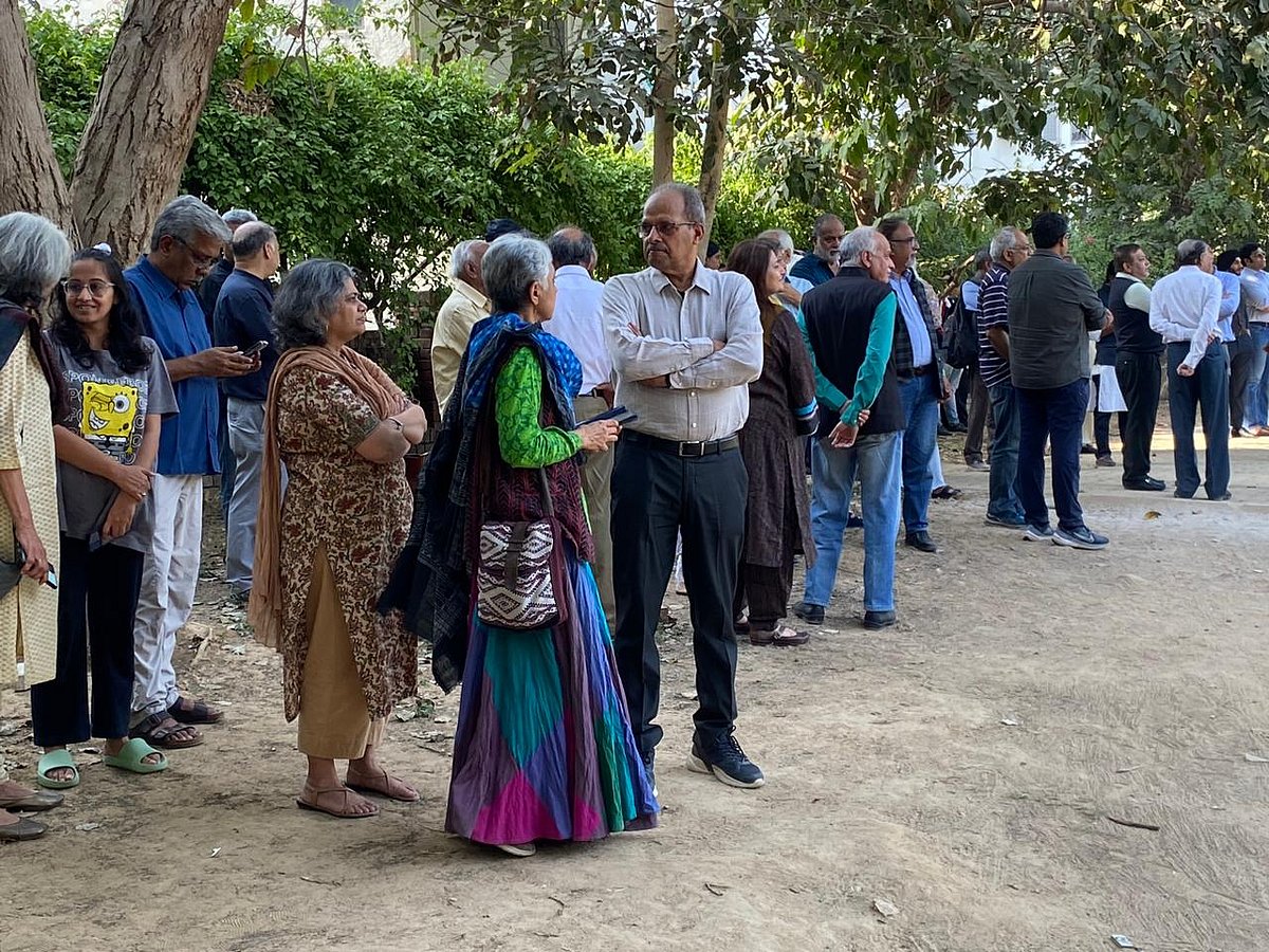 ظفر آغا کی آخری رسومات میں کئی معزز شخصیات نے کی شرکت، گھر سے قبرستان تک چلے ساتھ ساتھ