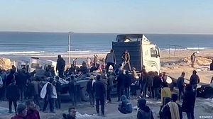 غزہ میں امدادی قافلے کے قریب ہلاکتیں، عالمی برادری کی جانب سے مذمت