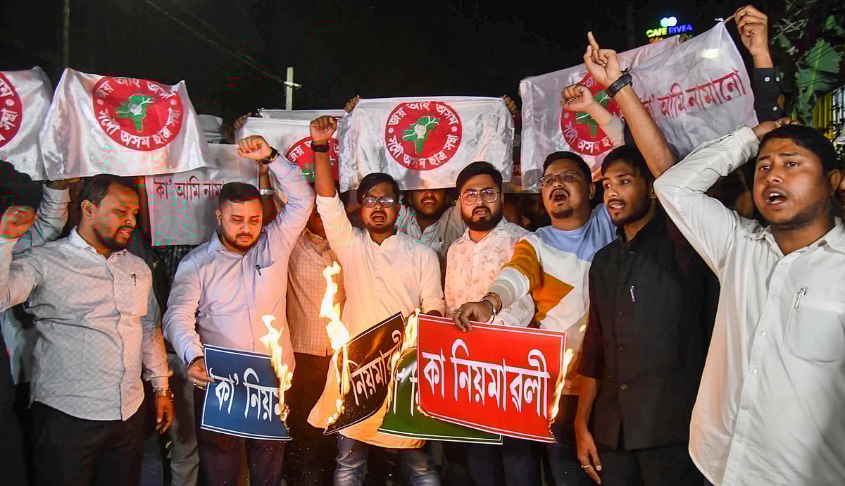 سی اے اے کے نفاذ کے خلاف آسام میں اپوزیشن و طلبہ تنظیمیں سراپا احتجاج